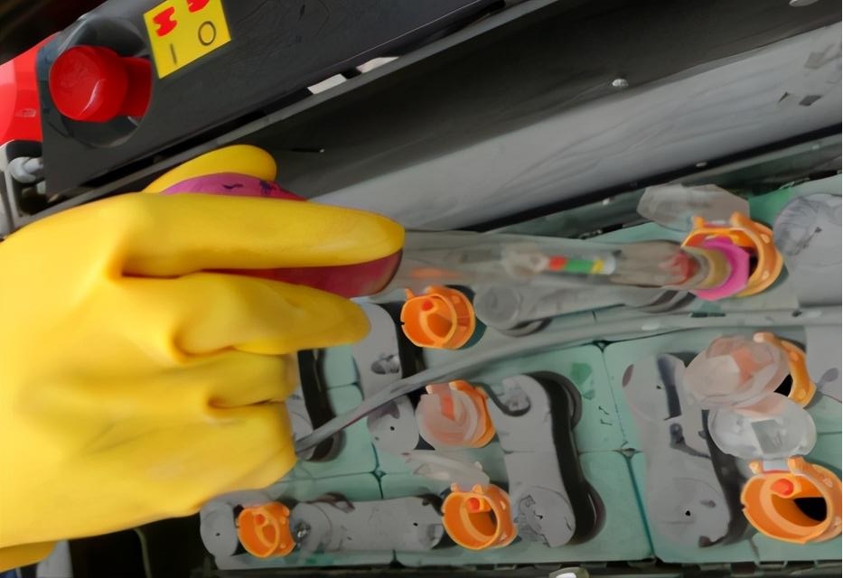 叉車蓄電池怎么加水？加水設(shè)備有哪些？